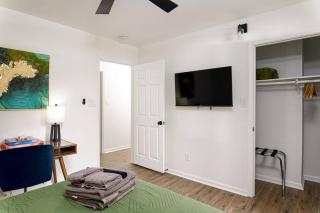 Grey Sapphire Hideaway - 2BR 2BA w Arcade & Pool - Winston-Salem - 8