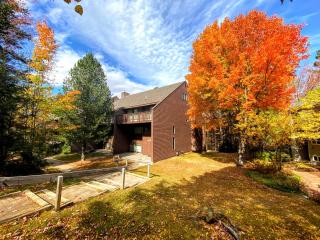 R8 Luxury Bretton Woods Ski-In Ski-out townhome next to beginner ski area w fast wifi and keyless entry - Bretton Woods - 8
