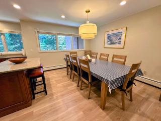 R8 Luxury Bretton Woods Ski-In Ski-out townhome next to beginner ski area w fast wifi and keyless entry - Bretton Woods - 2
