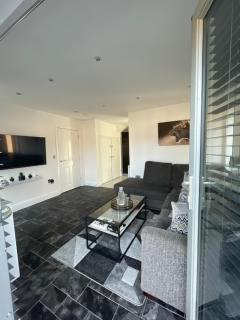Luxury 2 Bedroom Northampton Townhouse with Balcony - Northampton - 5