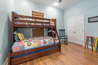Waterfront Home with dock, sleeps 10 - Shoreline Park - 3