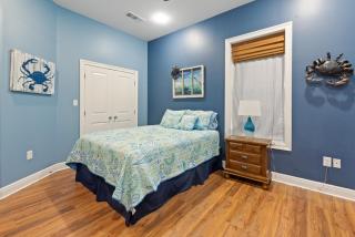 Waterfront Home with dock, sleeps 10 - Shoreline Park - 4