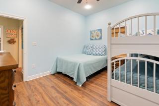 Waterfront Home with dock, sleeps 10 - Shoreline Park - 2