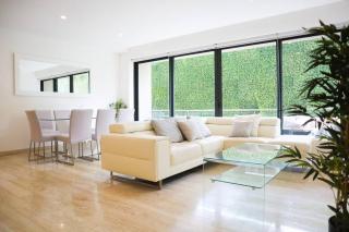 Modern Apt with Balcony & Pool, Marina Puerto - 9