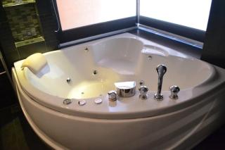 Absolute bangla suites 65 sqm corner room with Jacuzzi - Patong - 4