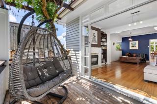 Alpha& Mimi's Beach House - Auckland - 4