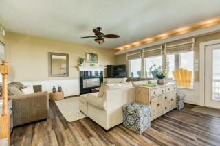 Hit the Sand in Seconds - Direct Beachfront - 1