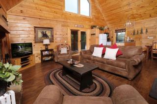 Charming 2BR Mountain Views! Hot Tub - Pigeon Forge - 9
