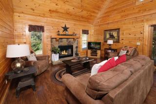Charming 2BR Mountain Views! Hot Tub - Pigeon Forge - 8