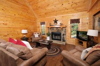 Charming 2BR Mountain Views! Hot Tub - Pigeon Forge - 3