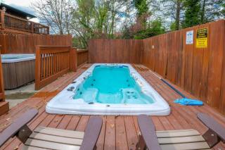 6BR w Outdoor POOL Just 3 Min to Pigeon Forge! FREE Attraction Tickets Gameroom HOT TUB - Pigeon Forge - 9
