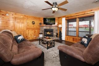 6BR w Outdoor POOL Just 3 Min to Pigeon Forge! FREE Attraction Tickets Gameroom HOT TUB - Pigeon Forge - 7