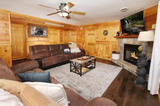 6BR w Outdoor POOL Just 3 Min to Pigeon Forge! FREE Attraction Tickets Gameroom HOT TUB - Pigeon Forge - 4