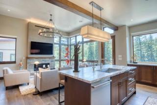 Riverfront Townhome 19 by East West Hospitality - 8