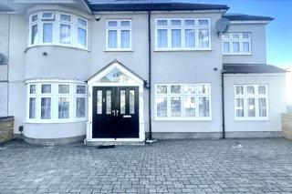 Luxurious 6-Bed Entire House in London ilford - Ilford - 2