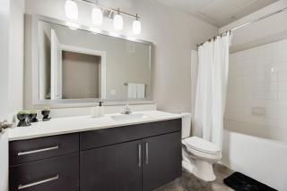 Serene 2BR I Pool I Gym I Free Parking I Workspace - Dallas - 4