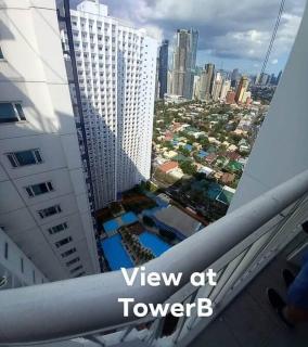 The Suite Life - Level 42 at Makati - Manila - 6