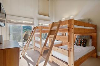 Luxury 3 Bedroom Condo In The Heart Of Bc Village - 2