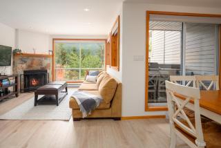 Ski In Ski Out 3BR Townhome in Creekside by Harmony Whistler - 2