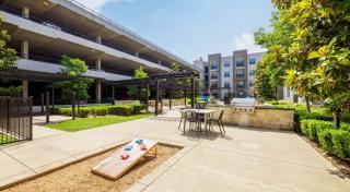 Tasteful 2BR I Pool I Gym I Parking I Workspace - Dallas - 6