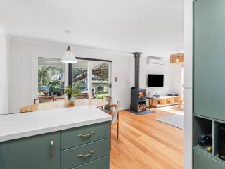 Finch's Landing Rye by Ready Set Stay - BYO linen and towels - 4