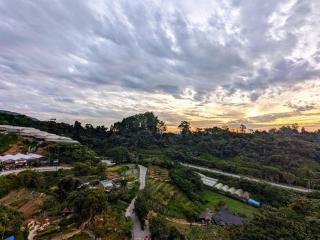 The Retreat Mountain & Sunrise view Hilltop Hotel Apartment in Cameron Highlands - 8