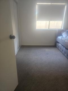 SFE Twin Room in Shared Home - 3