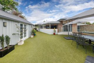 Central Entertainer's Paradise - Wodonga - 1