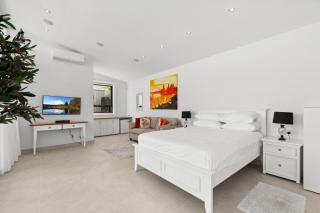 Outstanding 4-Bed Home with Garden Pool & More - 7