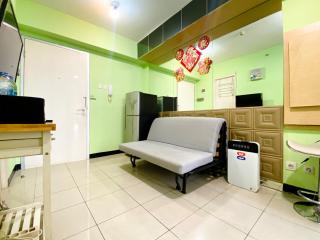 Stunning and Homey 2BR Pool View Green Bay Pluit Apartment By Travelio - 5