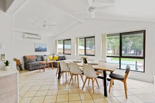 Waterfront Pet Friendly Abode Toukley NSW - 1