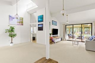 Waterfront Pet Friendly Abode Toukley NSW - 5