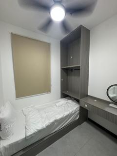 Neu Suites @ 3rdNvenue 003 - 2