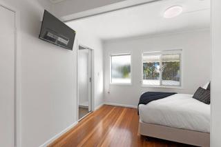 Seaside Serenity Exclusive Beachfront Escape - Gold Coast - 9