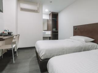 A Hotel Desker - Singapura - 1