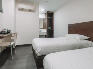 A Hotel Desker - Singapura - 2