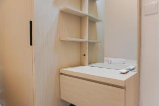 Modern Look 2BR Tokyo Riverside PIK 2 Apartment By Travelio - Rawalembang - 3