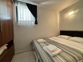 Charming Semi-Basement Apartment Steps from Taksim Square No 1 - Istanbul - 4