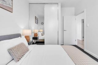 Portside Paradise - Steps away from the Port - 4