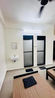 Konkan Central Kankavali AC 6 Bed Family Room - Kankauli - 6