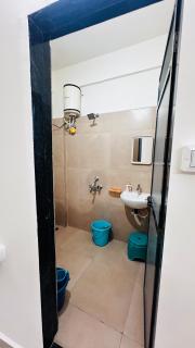 Konkan Central Kankavali AC 6 Bed Family Room - Kankauli - 3