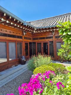 Yeonyijae hanok stay - Gyeongju - 1