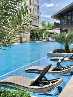 Cozy and Sunny Apartment near to Mactan Cebu International Airport - Amani Grand Resort & Residences - Pusok - 2