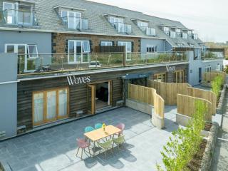 Waves Guest Suites - Castel - 6