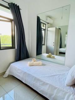 Cozy 2-Bedroom Apt, 10mins Walk to Beach - GBHC3 - The Vale - 3