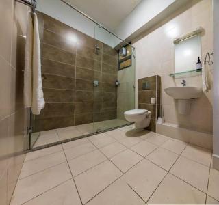 Lush Retreat Near Yaya Center with Pool, Gym & Views - Nairobi - 2