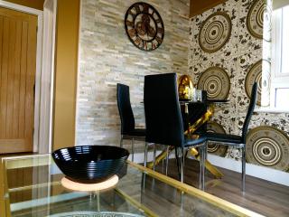 Ultra Deluxe Versace Apartment Near Sheffield - Rotherham - 2
