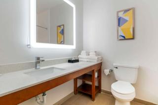 Comfort Suites Keeneland - Lexington - 1