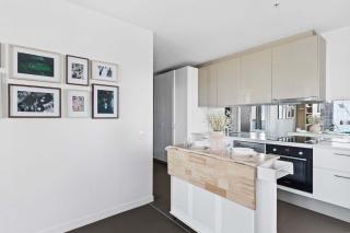 A Cozy 2BR Apt with Harbour Views and FREE Parking - Melbourne - 1