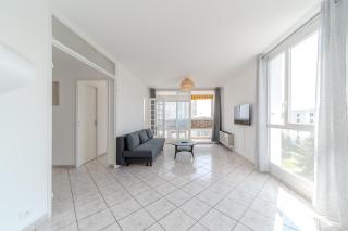 Spacious Apartment for 8 People - Bron Grand Clement - Bron - 0